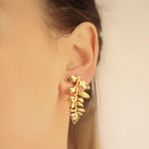 Aretes de helecho grande vista real